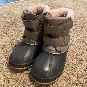 Toddler snow boots size 8